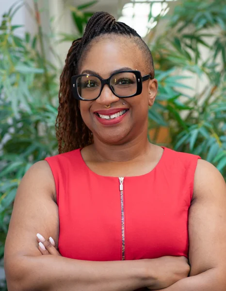 Candiss Cervantes, Agent